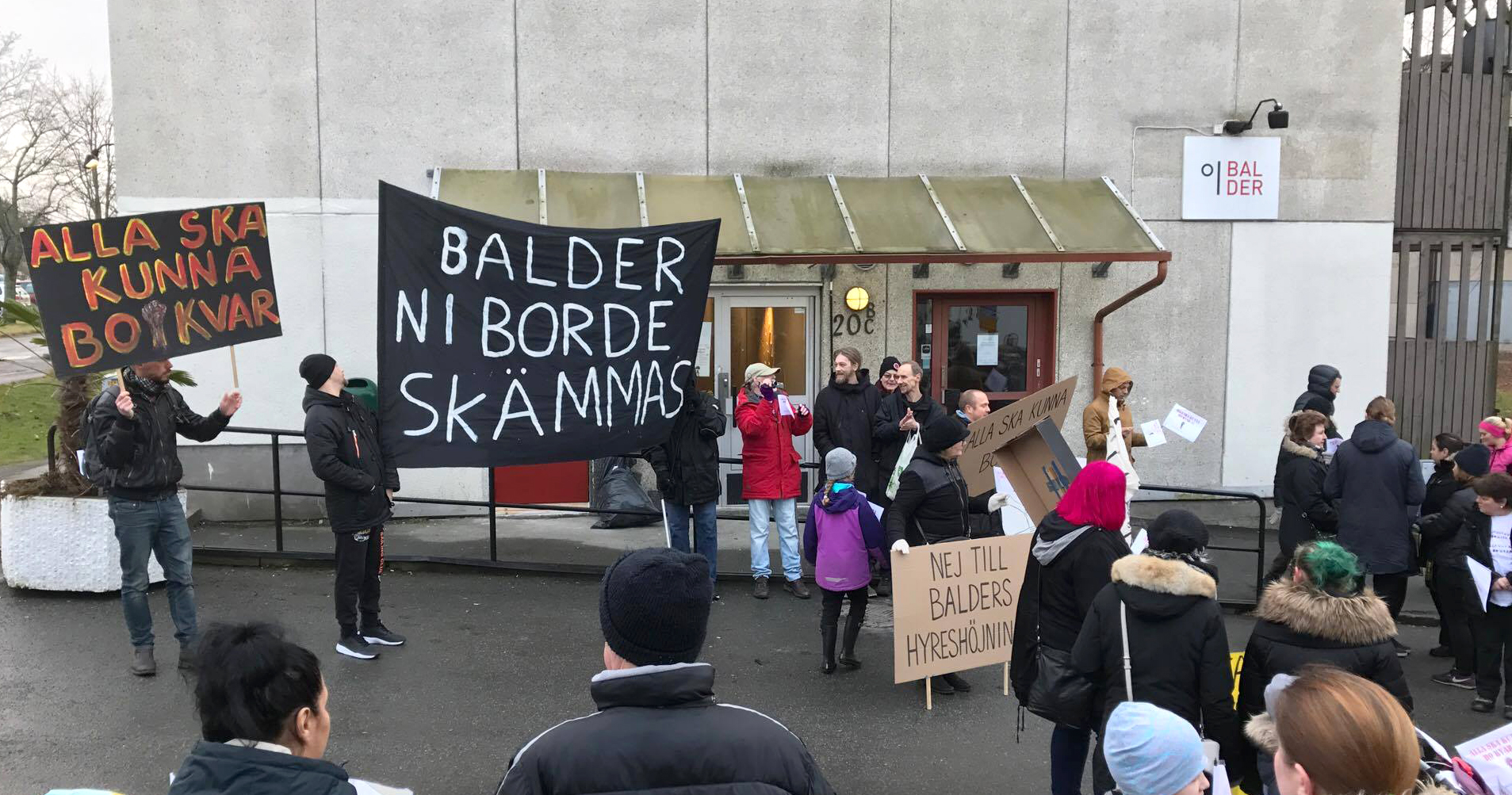 De boende på Långströmsgatan i Biskopsgården protesterar mot hyresvärden Balder. Foto: Tiina Svensson