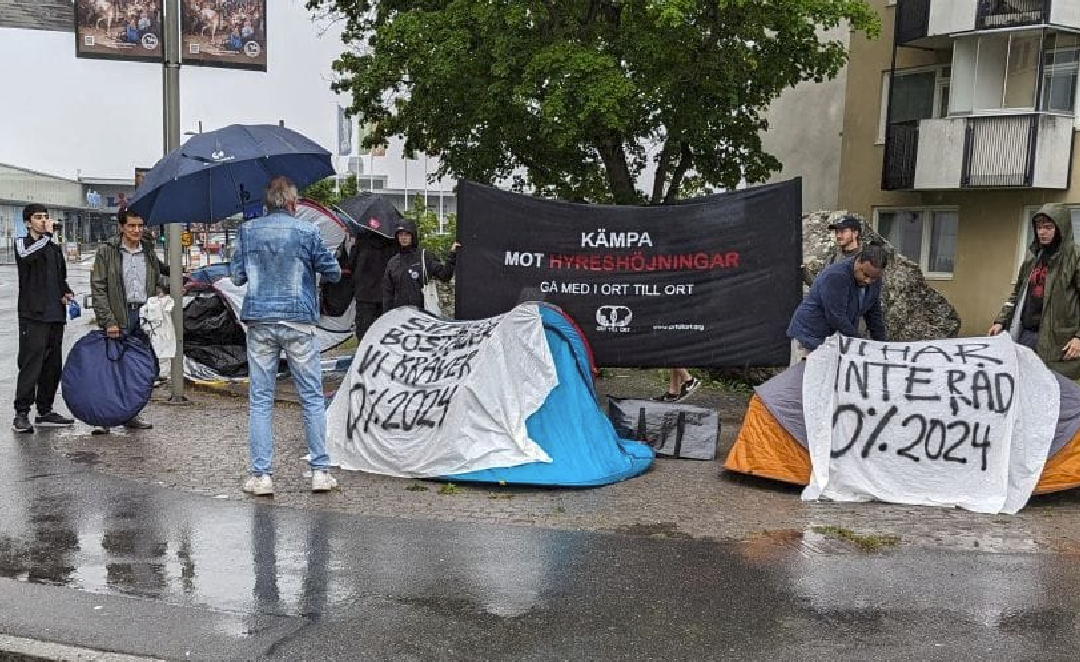 Tältprotest mot kommande hyreshöjning utanför Svenska bostäders huvudkontor